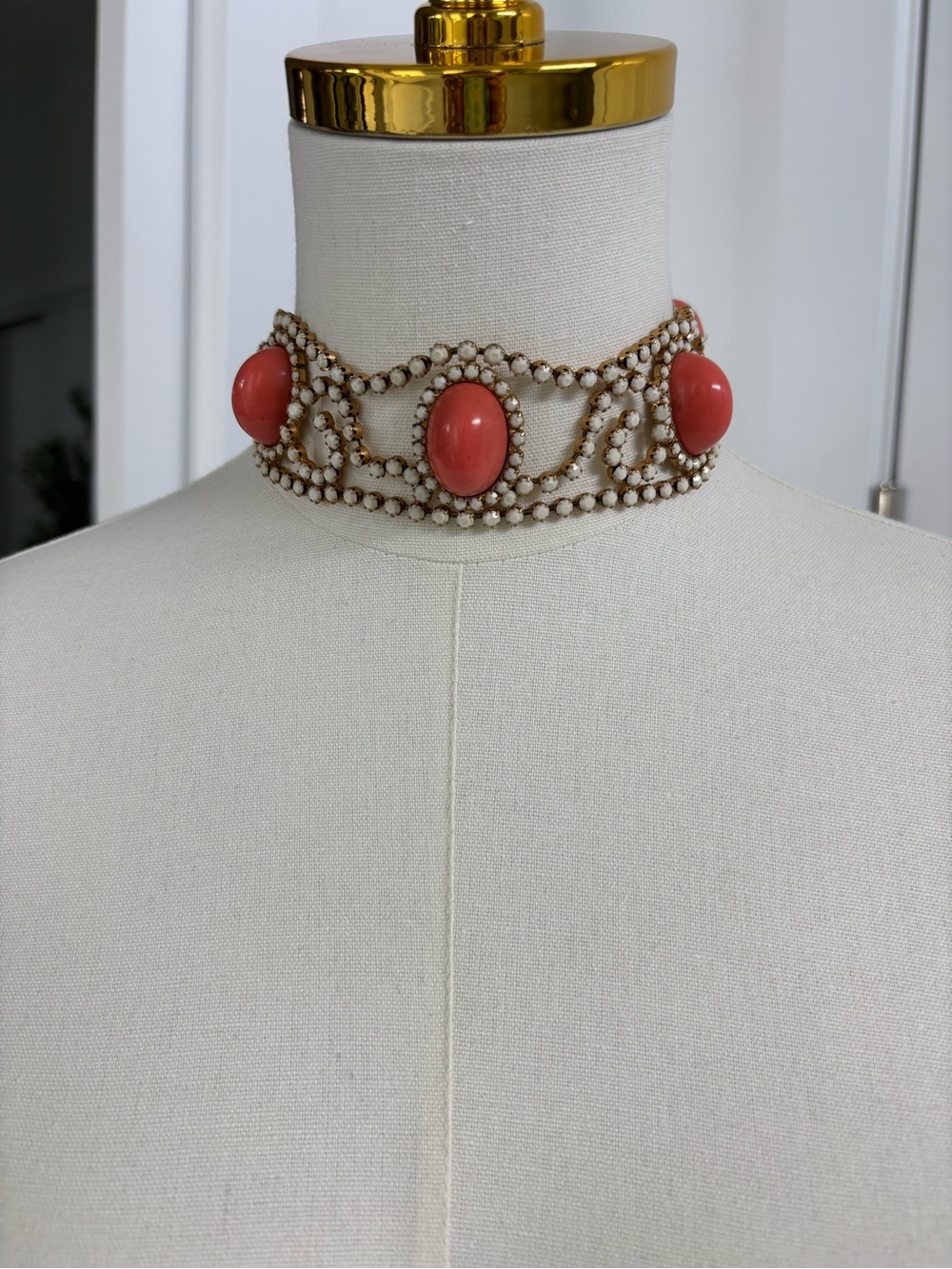 Vintage-Inspired Coral Bead Choker Necklace